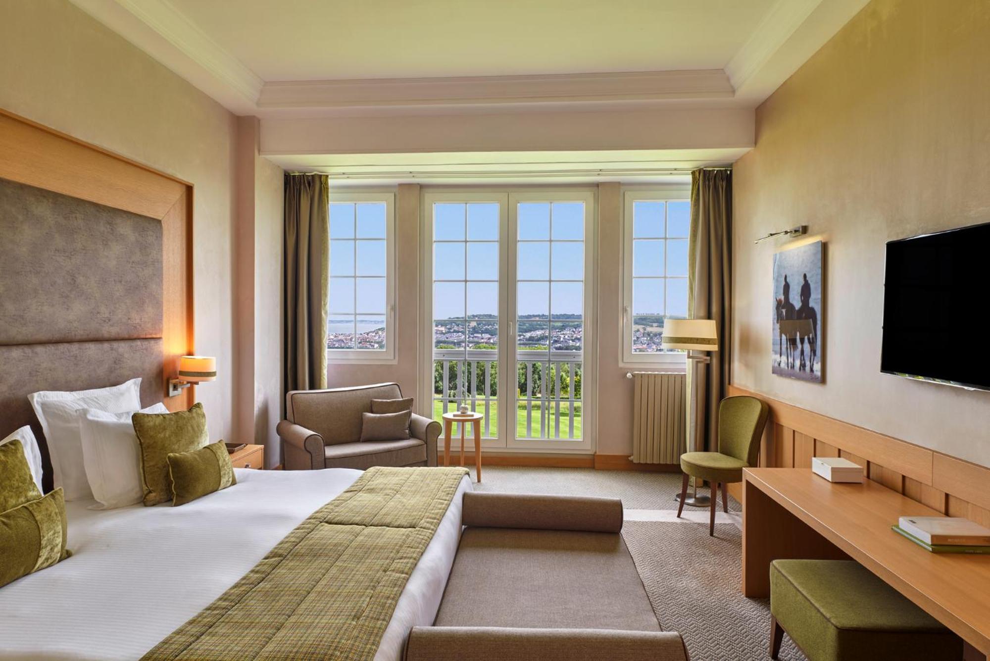 Hotel Barriere L'hotel Du Golf 4*